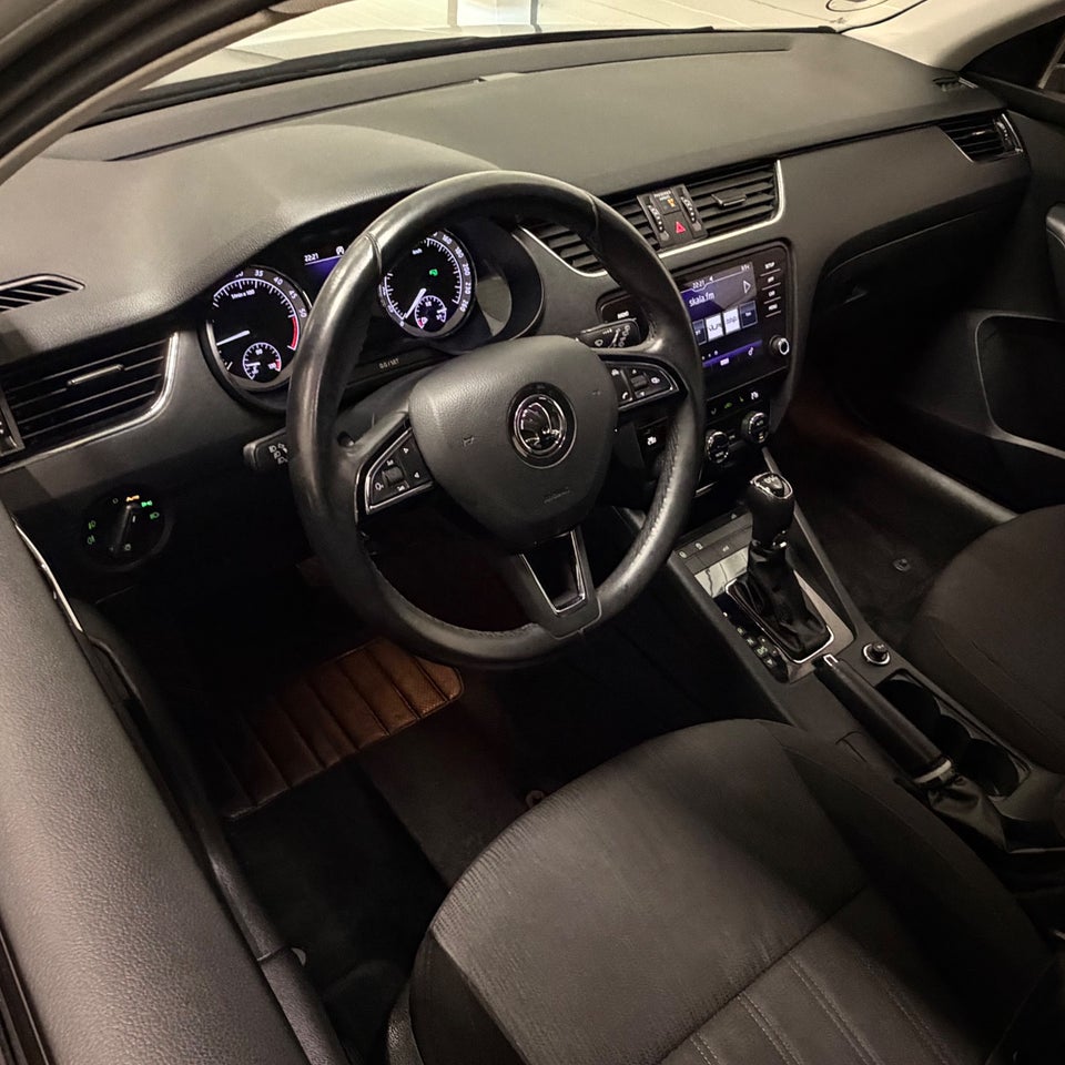 Skoda Octavia 1,6 TDi 115 Style Combi DSG 5d