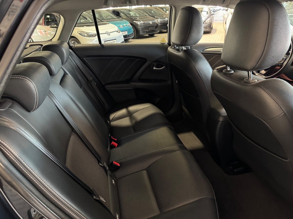 Toyota Avensis 1,8 VVT-i T1 Touring Sports 5d