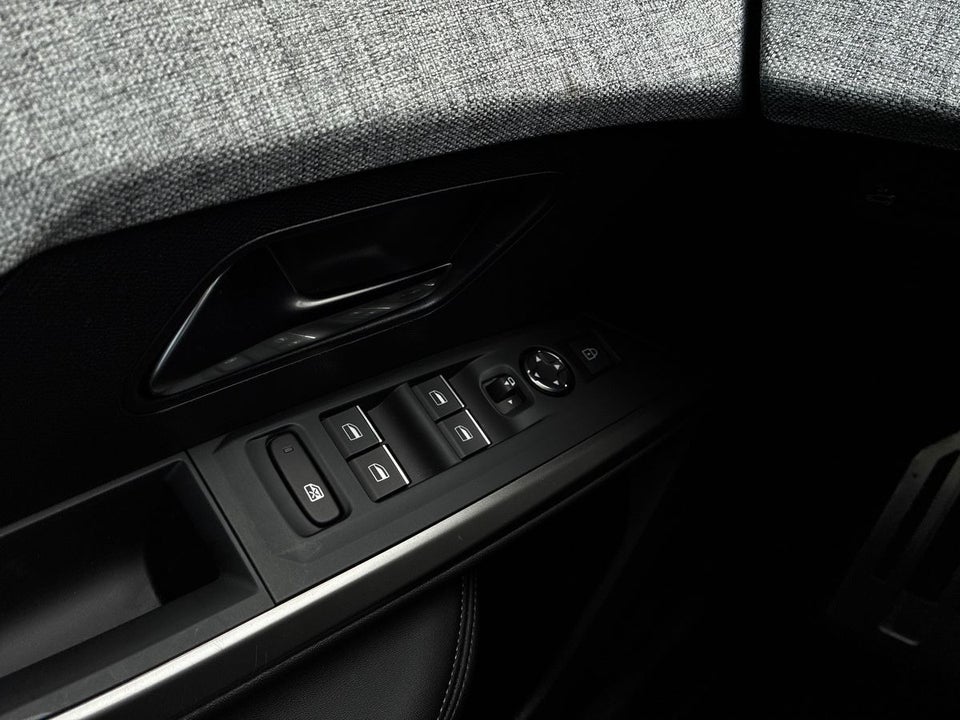 Peugeot e-3008 77 GT 5d