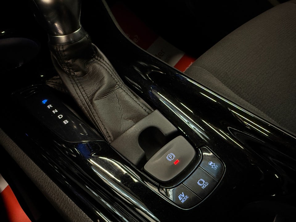 Toyota C-HR 1,8 Hybrid C-ENTER CVT 5d