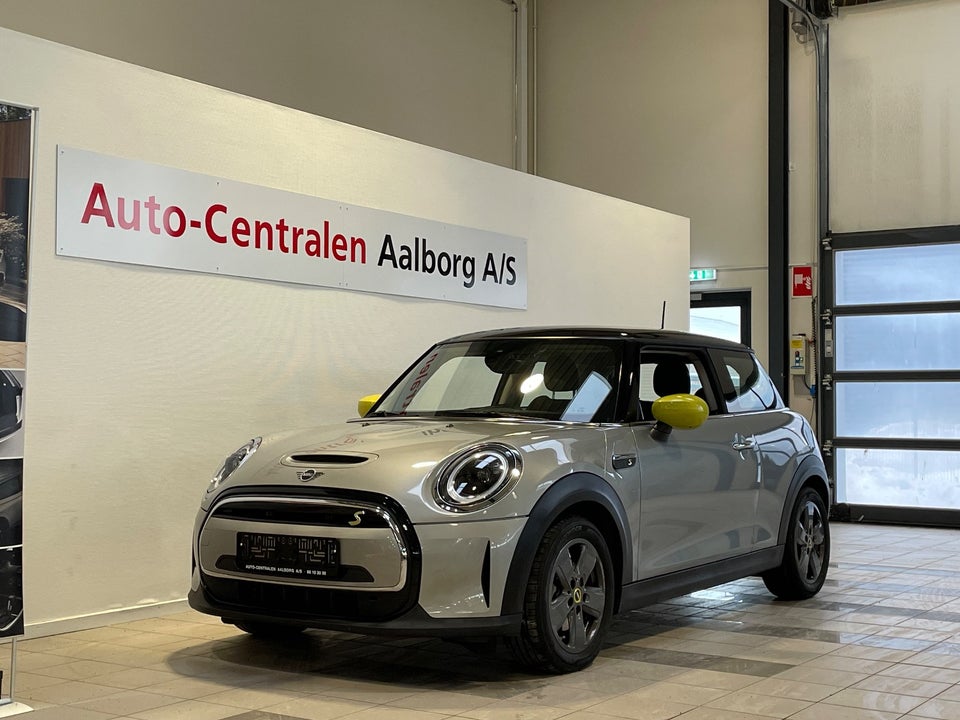 MINI Cooper SE Essential 3d