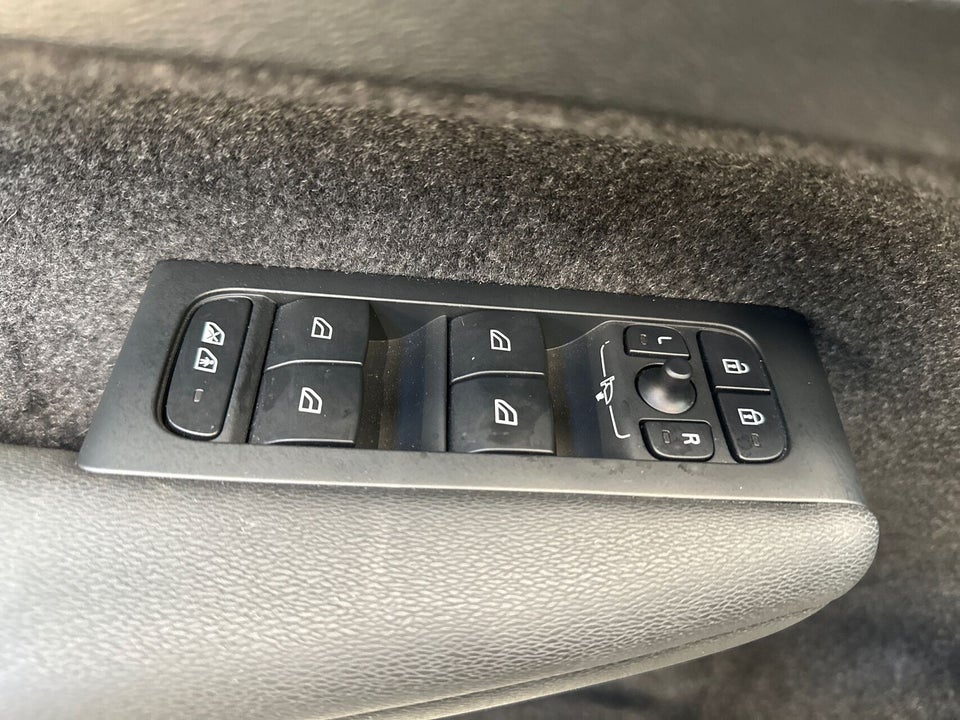 Volvo EX40 Twin Performance Ultra Black Edition 5d