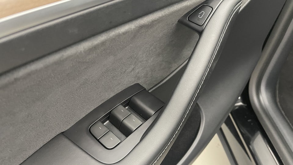 Tesla Model Y Long Range AWD 5d