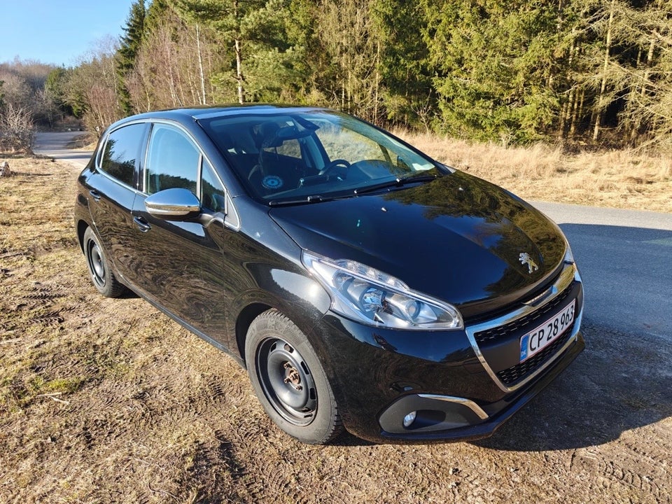 Peugeot 208 1,2 PureTech 82 Allure Sky 5d