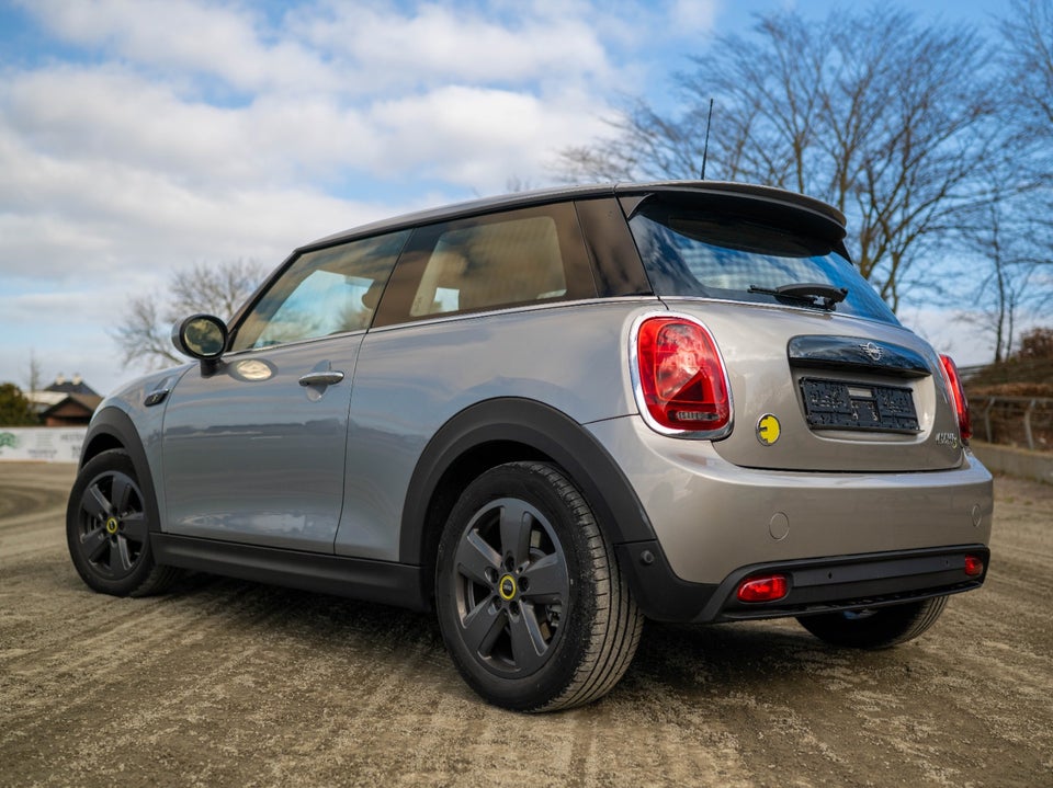 MINI Cooper SE Essential 3d