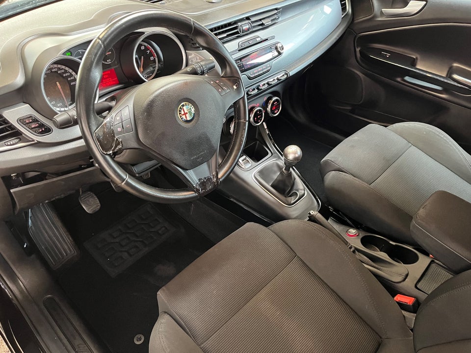 Alfa Romeo Giulietta 1,4 Turbo 120 Distinctive 5d