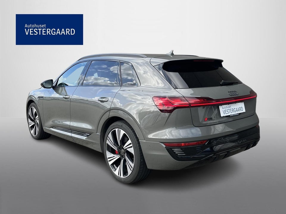 Audi Q8 e-tron 55 S-line quattro 5d