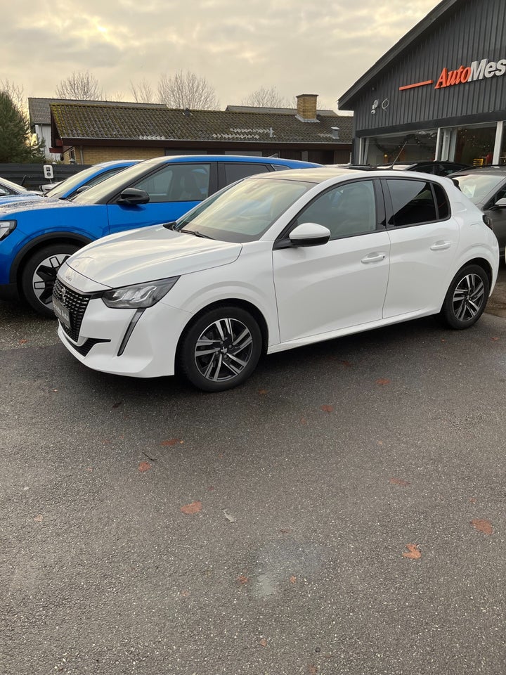 Peugeot 208 1,2 PureTech 100 Allure Sky 5d