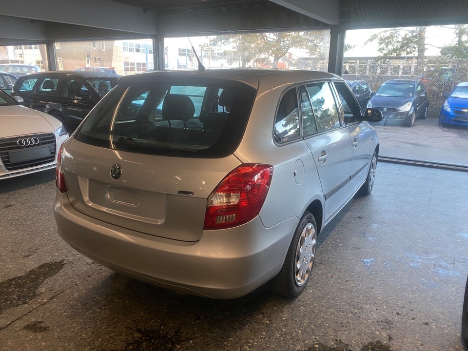 Skoda Fabia 1,4 16V 75 Ambiente Combi 5d