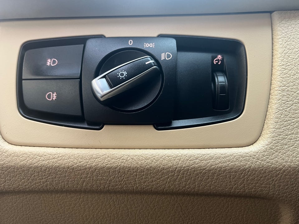 BMW 320i 2,0 Touring aut. 5d