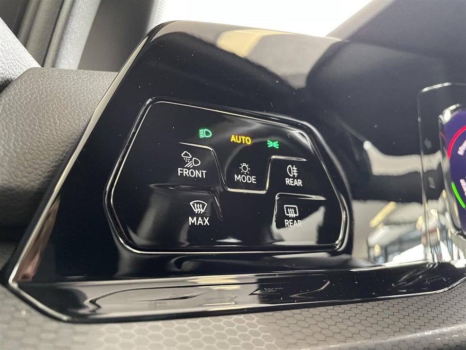 VW Golf VIII 1,4 GTE DSG 5d