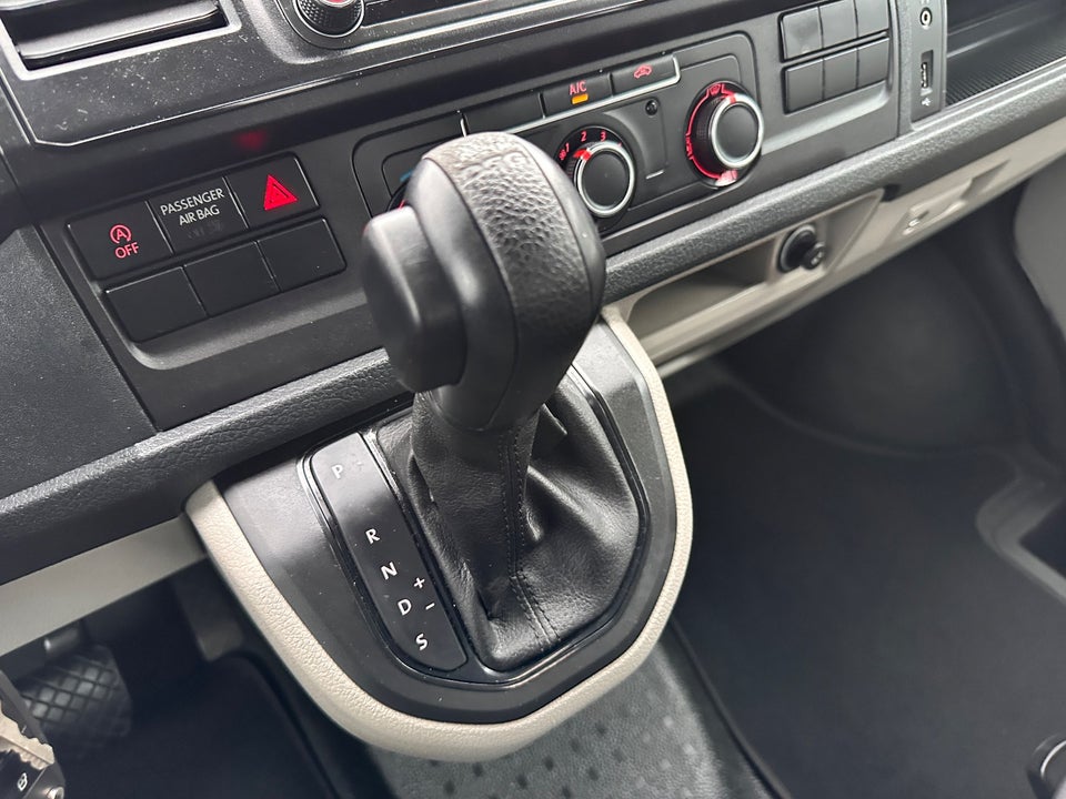 VW Transporter 2,0 TDi 150 Mandskabsvogn m/lad DSG
