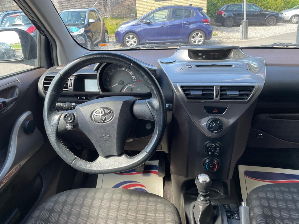 Toyota iQ 1,0 VVT-i Q3 3d