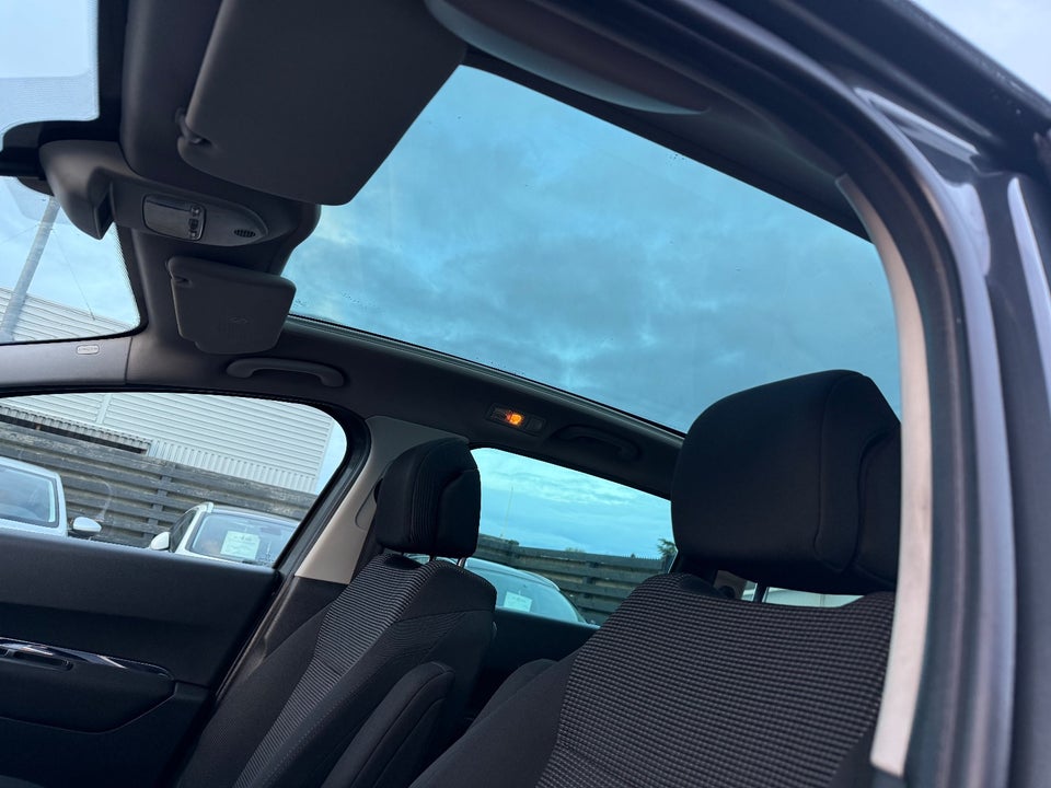 Peugeot 5008 1,6 HDi 110 Premium 7prs 5d