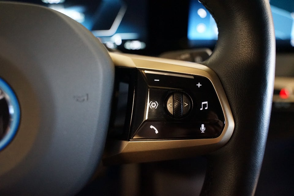 BMW iX xDrive40 Fully Charged Sport 5d