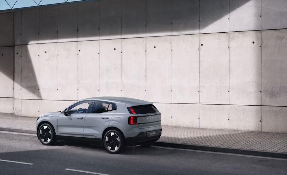 Volvo EX30 Extended Range Plus 5d