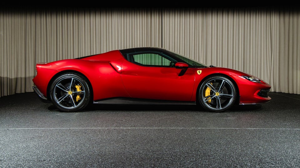 Ferrari 296 GTS 2,9 DCT 2d
