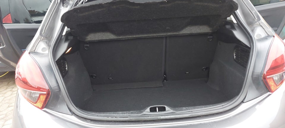 Peugeot 208 1,2 PureTech 82 Allure Sky 5d