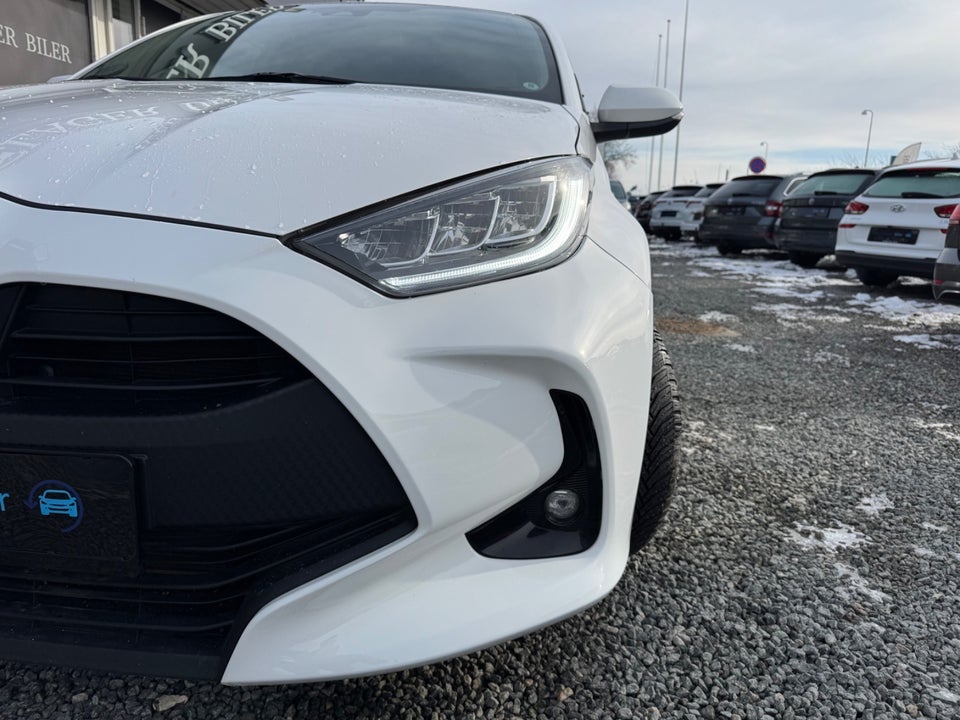 Toyota Yaris 1,5 Hybrid H3 Vision e-CVT 5d