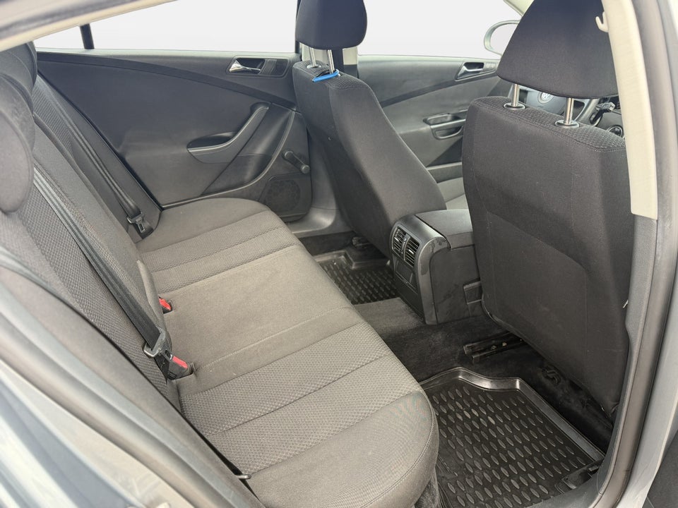 VW Passat 2,0 FSi Comfortline 4d