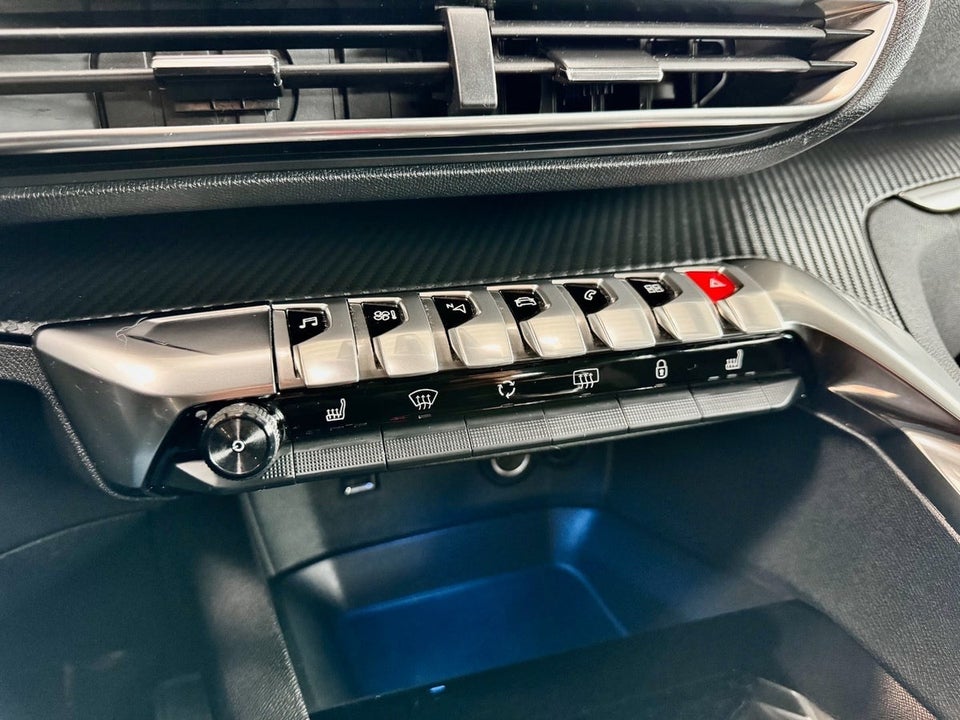 Peugeot 3008 1,2 e-THP 130 Active 5d