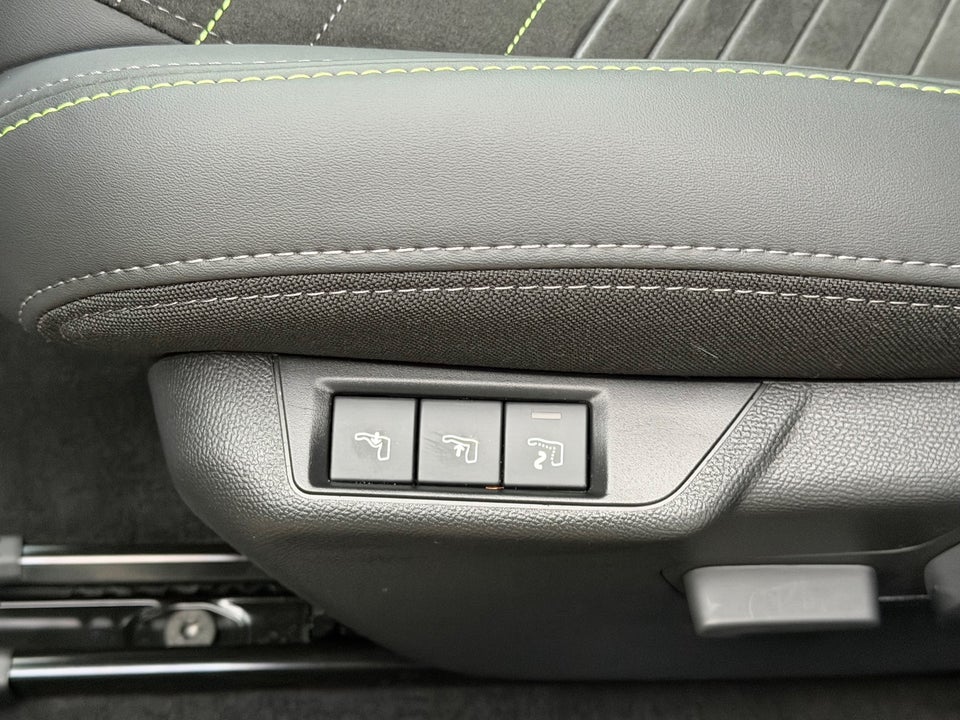 Peugeot e-208 54 GT 5d