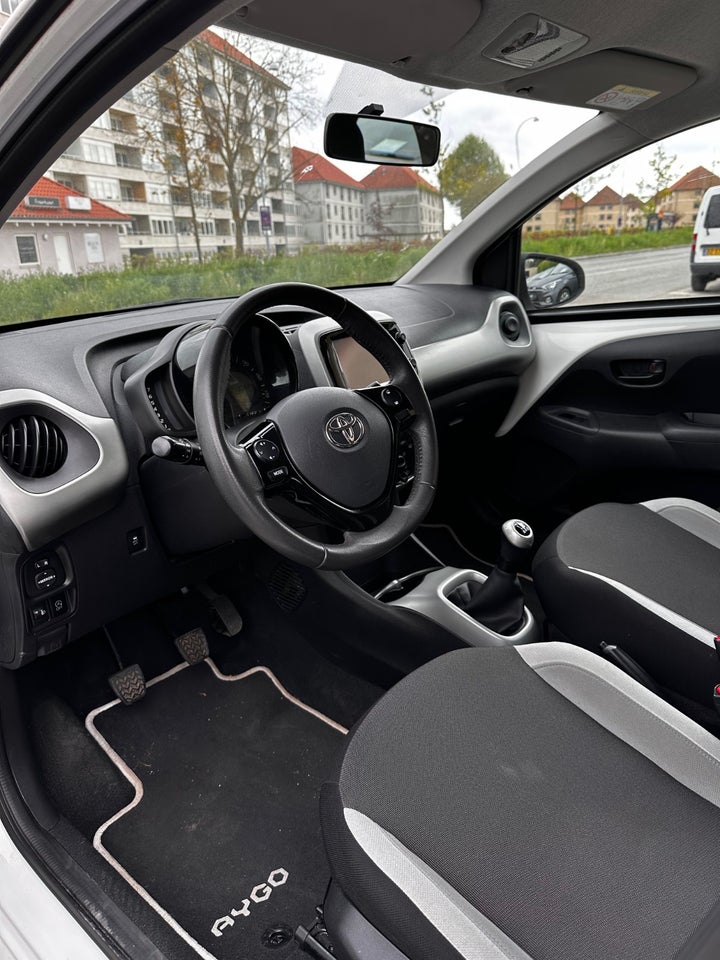 Toyota Aygo 1,0 VVT-i x-press 5d