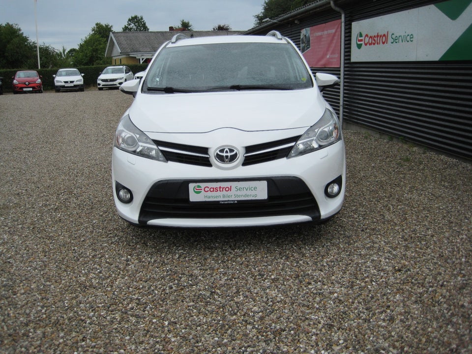 Toyota Sportsvan 1,6 VVT-i T1 Van 5d