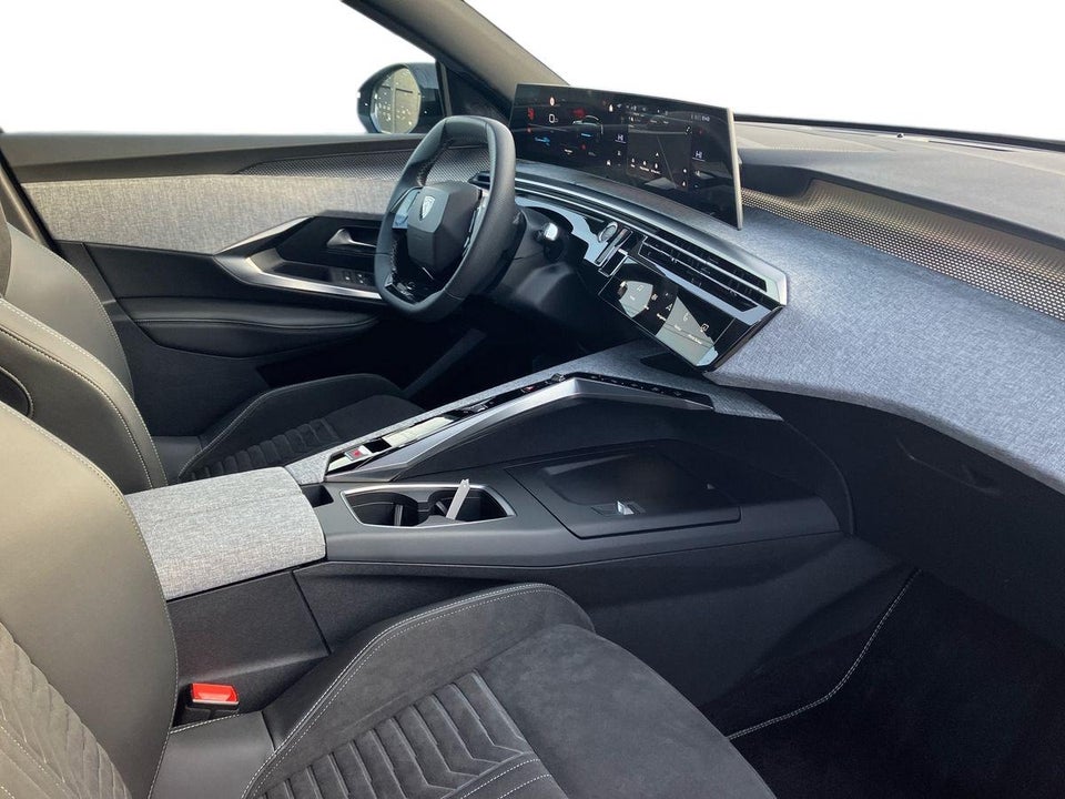 Peugeot e-3008 77 GT Pack 5d