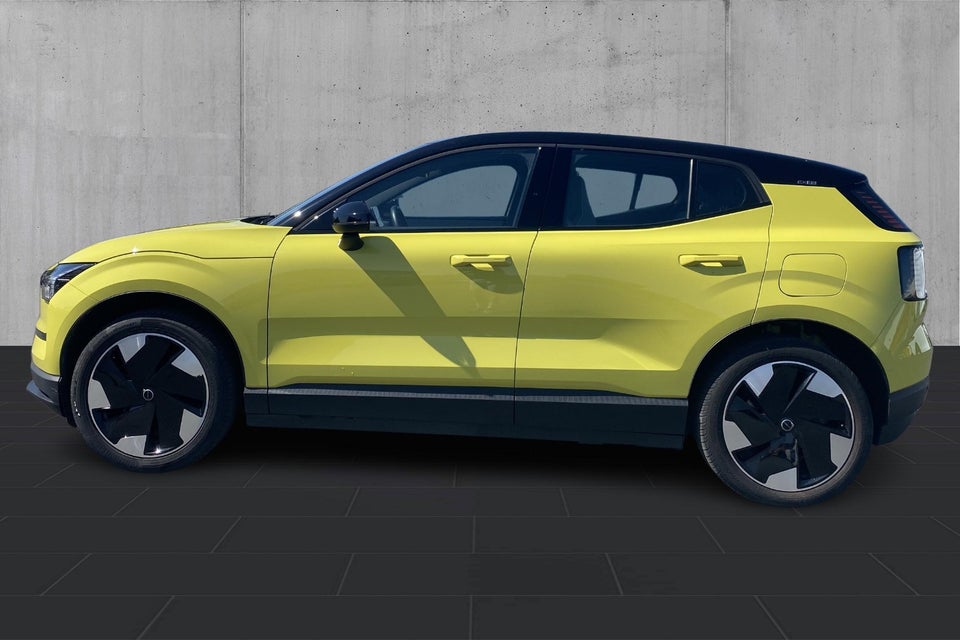 Volvo EX30 Extended Range Plus 5d