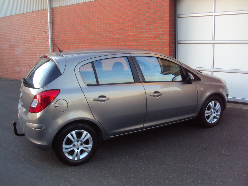 Opel Corsa 1,2 16V Cosmo 5d