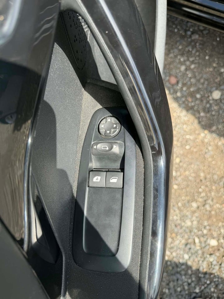 Peugeot 208 1,2 VTi Active 5d