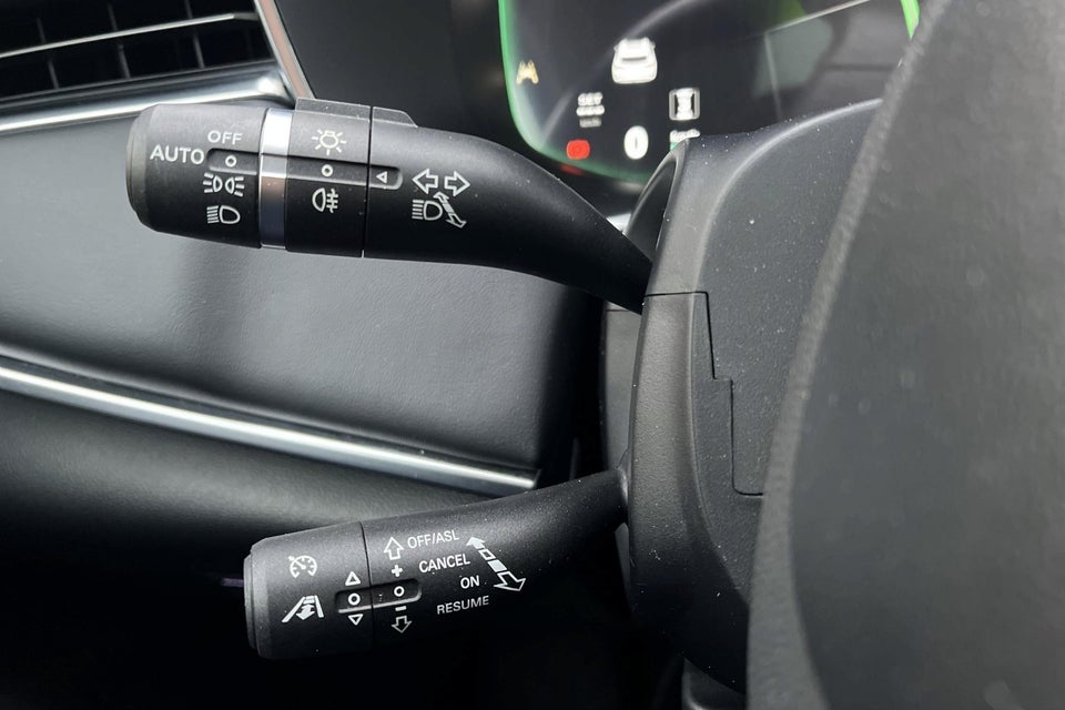 MG Marvel R Luxury 5d