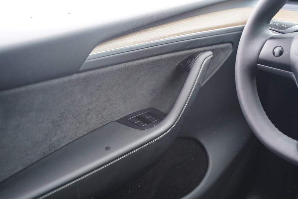 Tesla Model Y Long Range AWD 5d