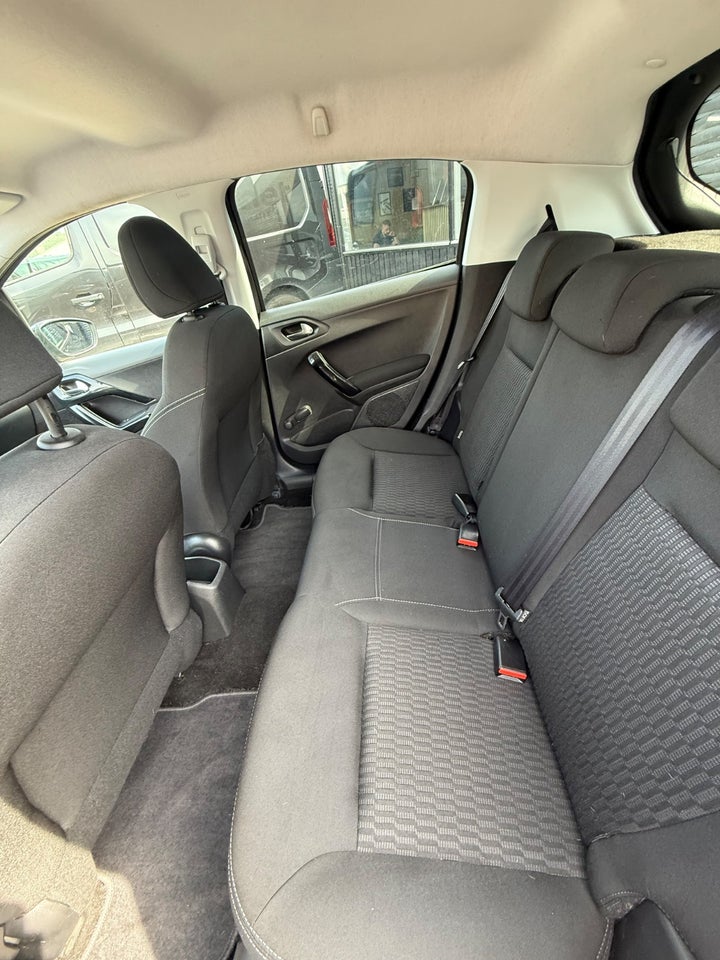 Peugeot 208 1,6 BlueHDi 100 Active 5d