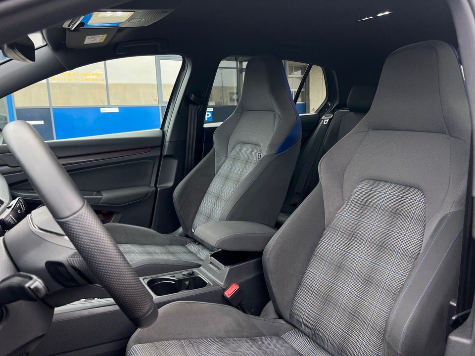 VW Golf VIII 1,4 GTE DSG 5d