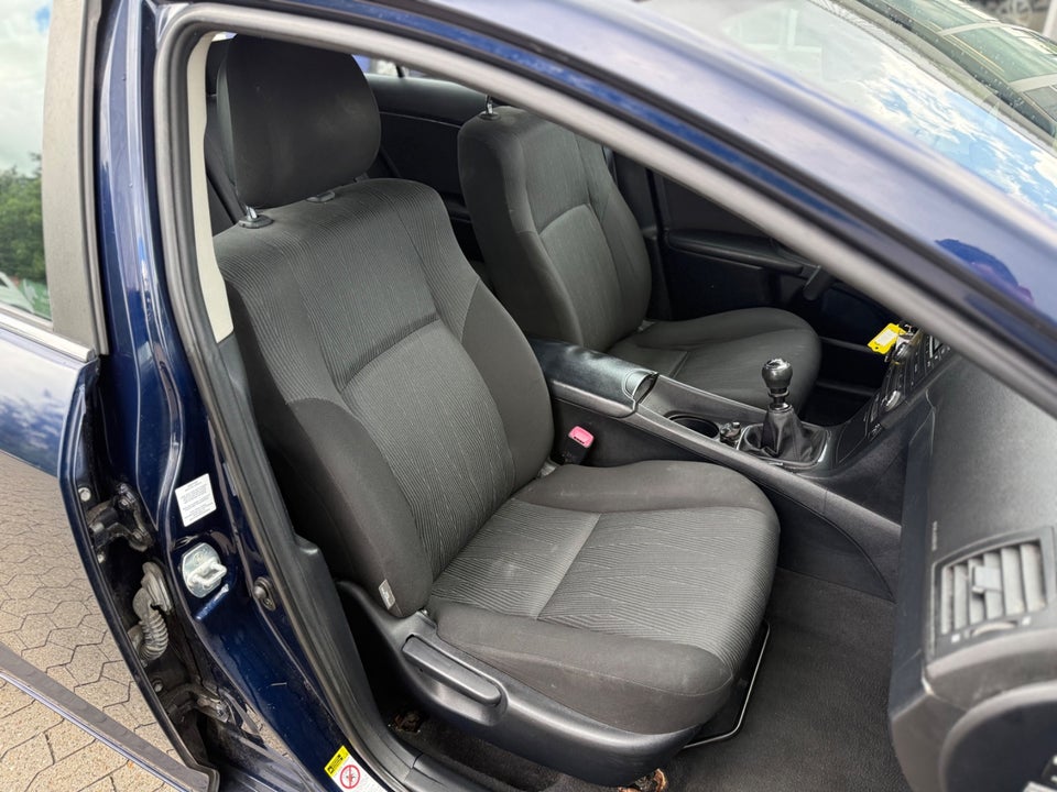 Toyota Avensis 1,6 VVT-i T1 stc. 5d