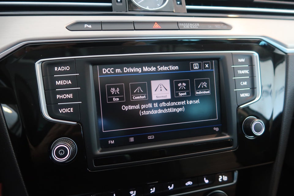 VW Passat 2,0 TDi 240 R-line Variant DSG 4Motion 5d