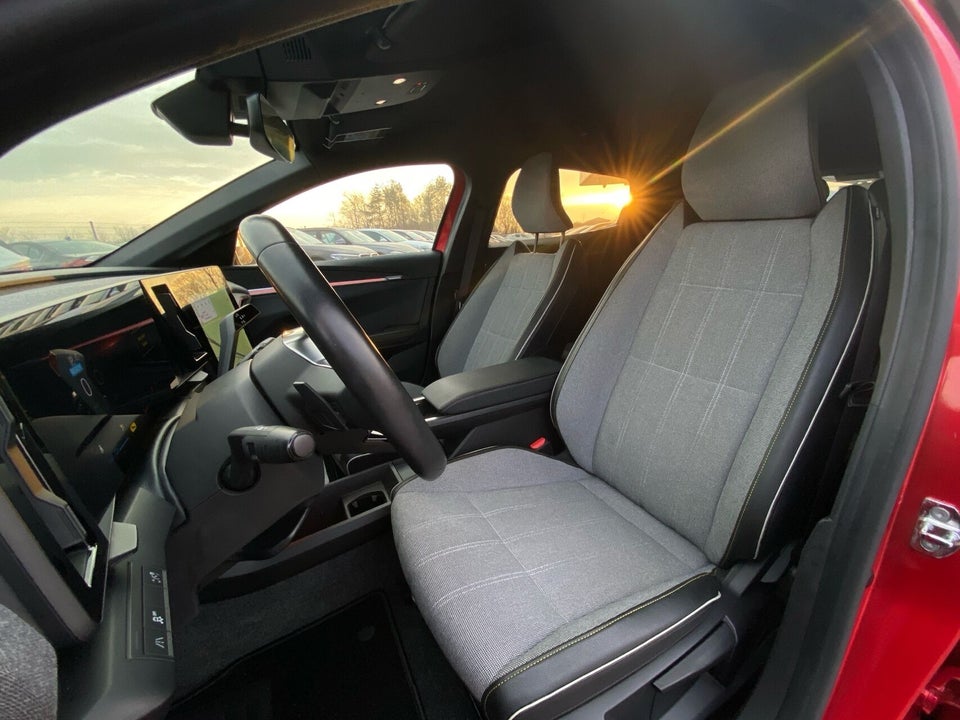 Renault Megane E-Tech 40 Techno 5d