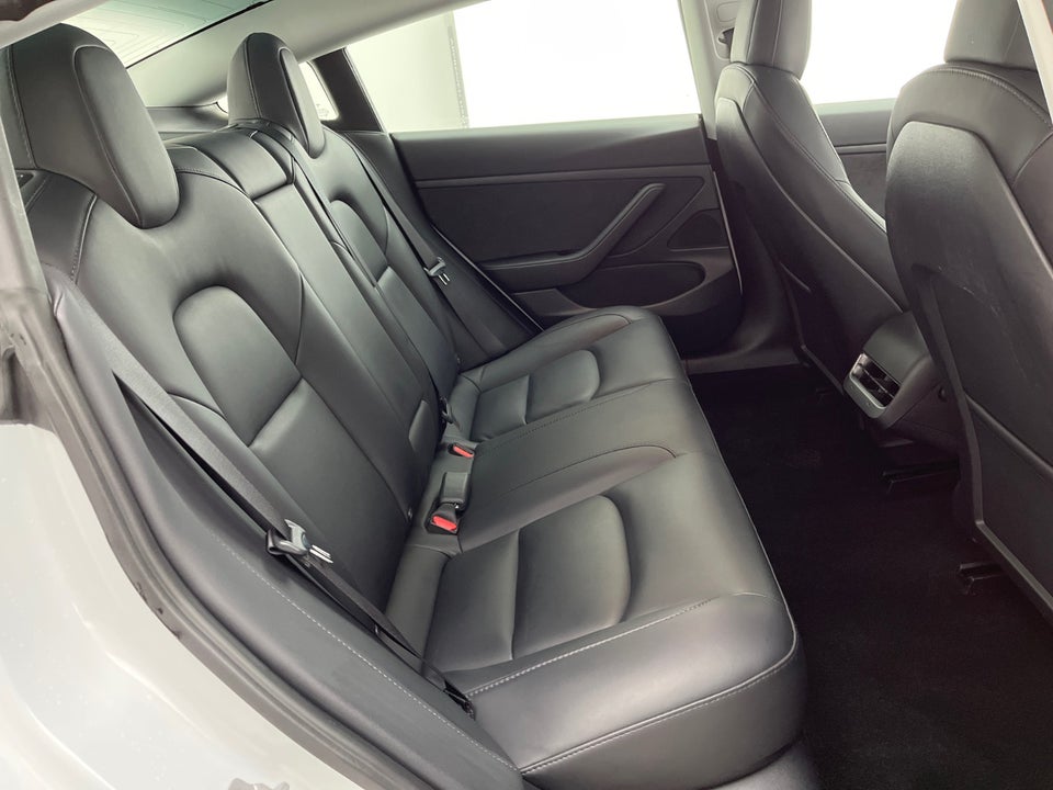 Tesla Model 3 Standard Range+ RWD 4d