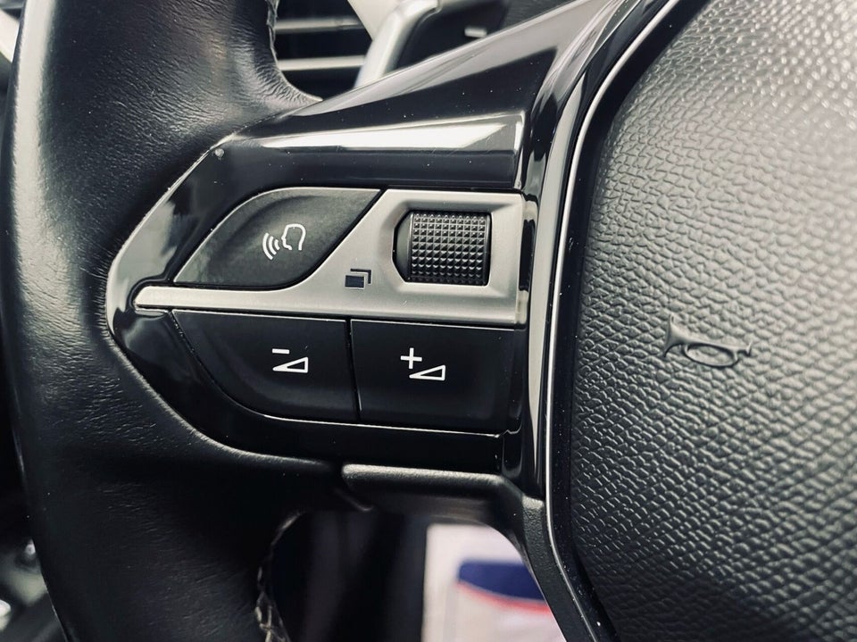 Peugeot 3008 1,2 e-THP 130 Allure EAT6 5d