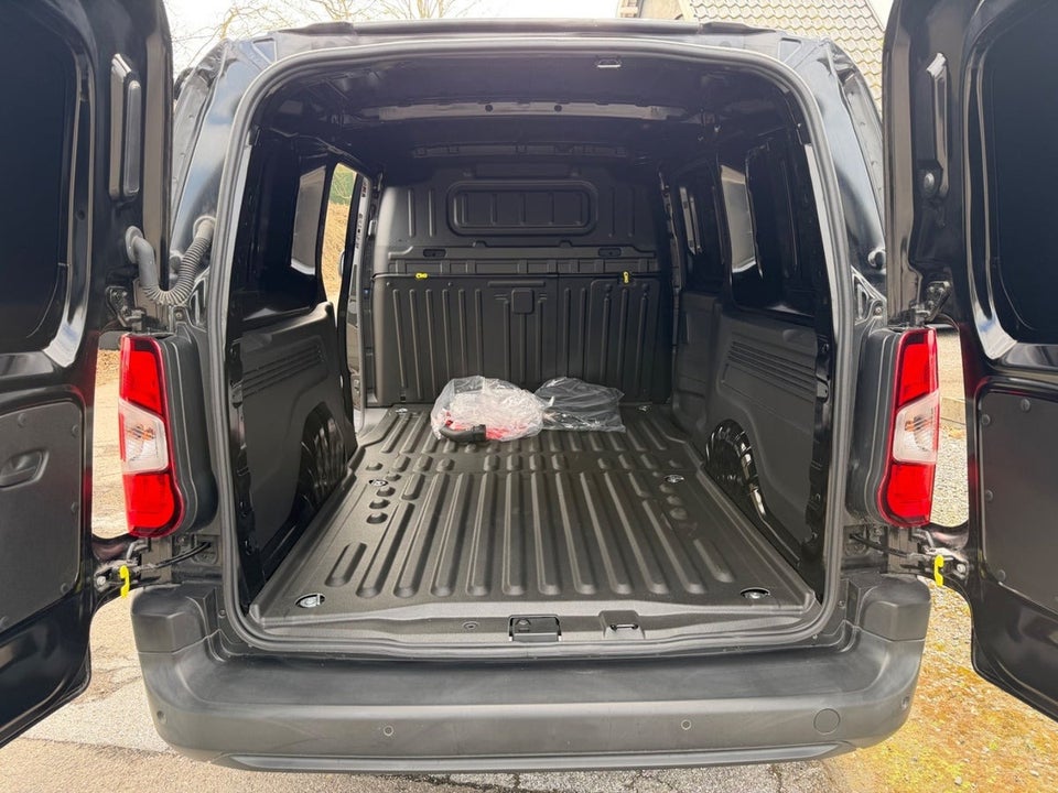 Peugeot e-Partner 50 L2V2 Premium Van