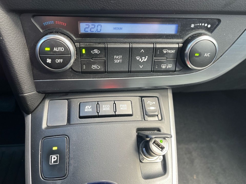 Toyota Auris 1,8 Hybrid H2+ CVT 5d