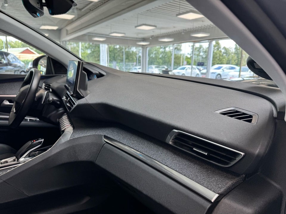Peugeot 3008 1,6 Hybrid First Selection EAT8 5d