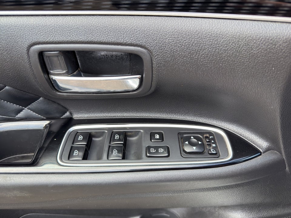 Mitsubishi Outlander 2,4 PHEV Instyle CVT 4WD 5d