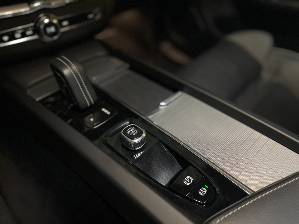 Volvo XC60 2,0 T6 ReCharge R-Design aut. AWD 5d