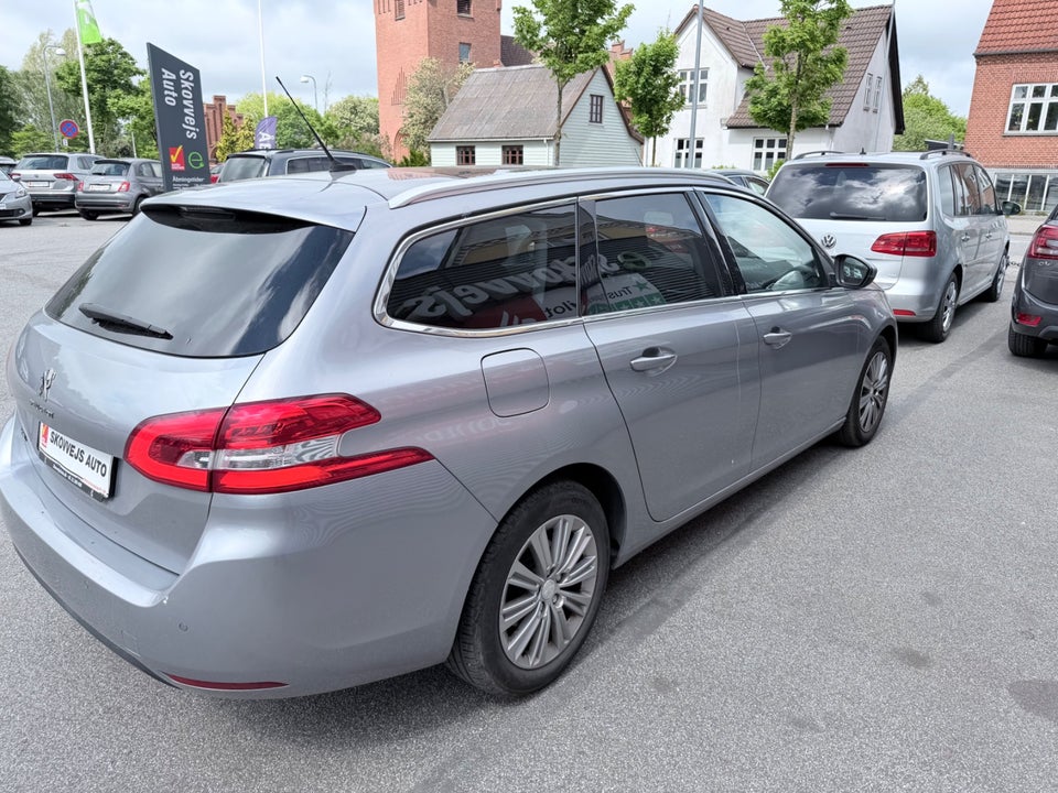 Peugeot 308 1,5 BlueHDi 130 Allure Sky SW 5d