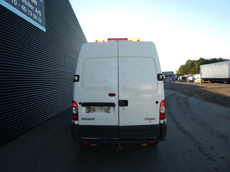 Renault Master T35 2,5 dCi 146 L3H2 4d