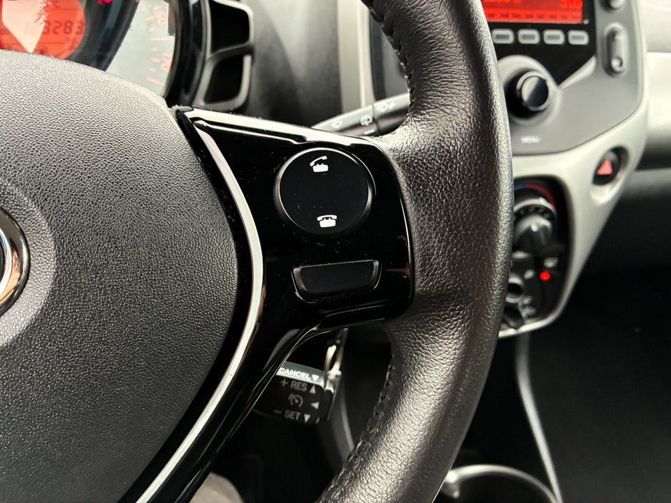 Toyota Aygo 1,0 VVT-i x-play 5d