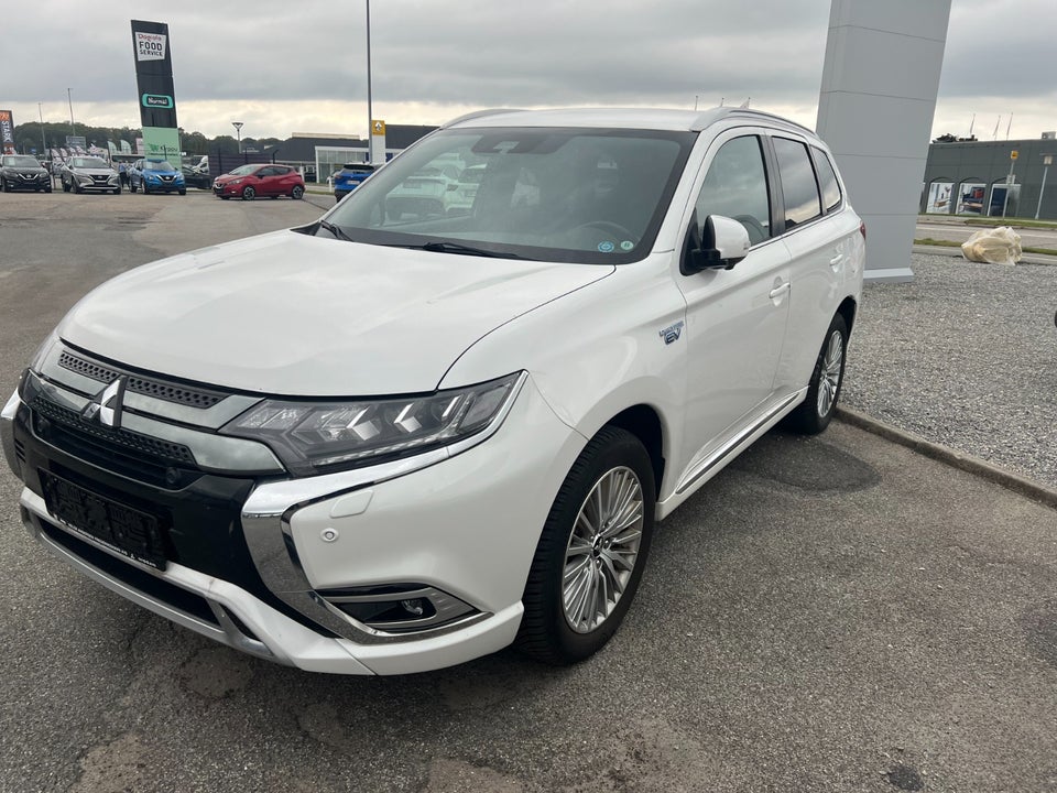 Mitsubishi Outlander 2,4 PHEV Instyle CVT 4WD 5d